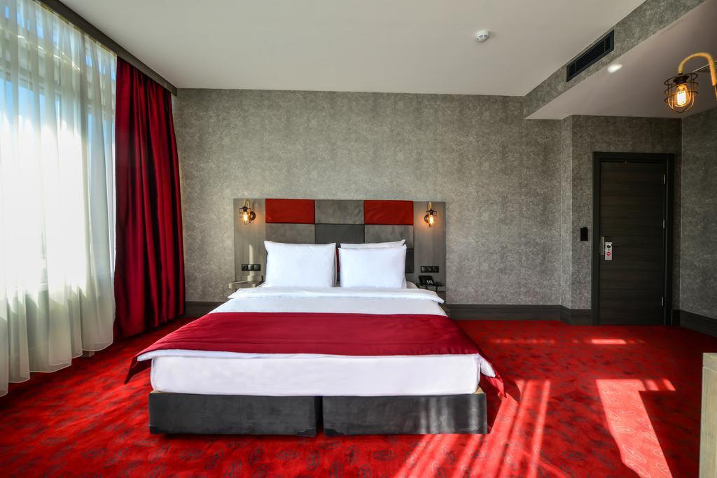 فندق إيه 11 أتاشهير