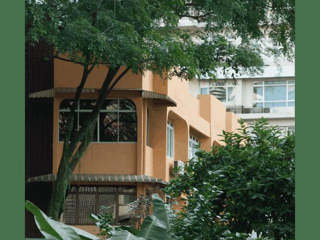 أورنج بيكوا جست هاوس